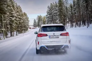 BMW iX5 Hydrogen test invernali - Foto - 19