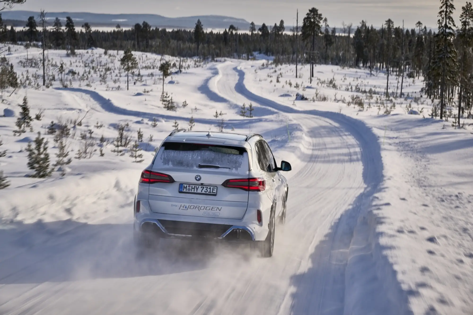 BMW iX5 Hydrogen test invernali - Foto - 35