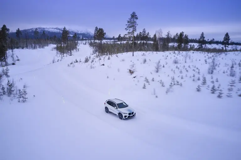 BMW iX5 Hydrogen test invernali - Foto - 51