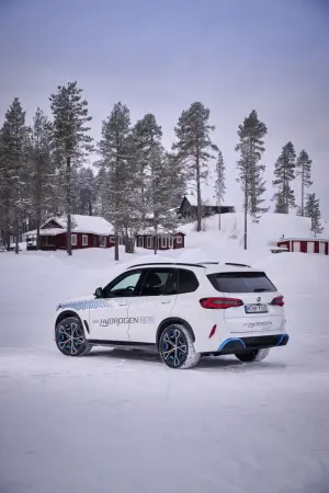 BMW iX5 Hydrogen test invernali - Foto