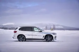 BMW iX5 Hydrogen test invernali - Foto