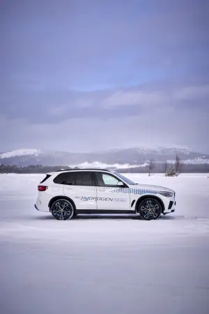 BMW iX5 Hydrogen test invernali - Foto - 44