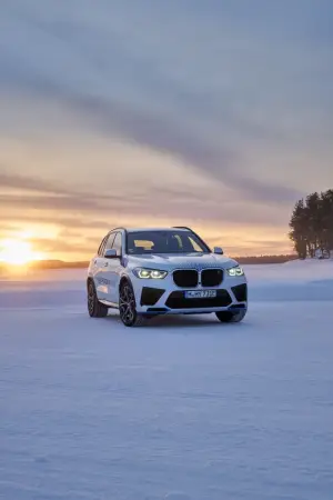 BMW iX5 Hydrogen test invernali - Foto - 43