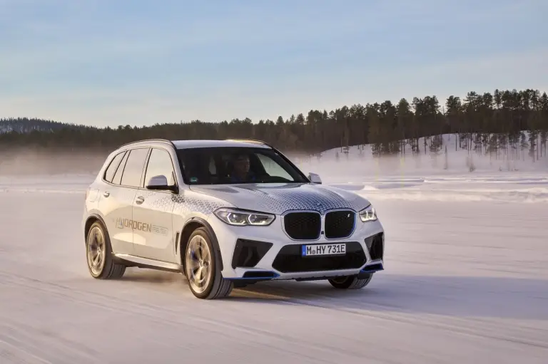 BMW iX5 Hydrogen test invernali - Foto - 46