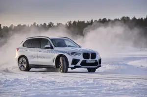 BMW iX5 Hydrogen test invernali - Foto