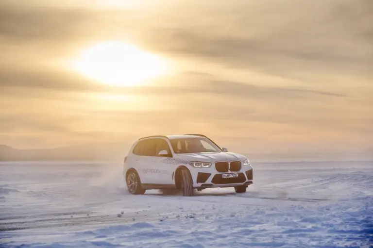 BMW iX5 Hydrogen test invernali - Foto - 65