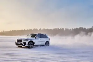 BMW iX5 Hydrogen test invernali - Foto