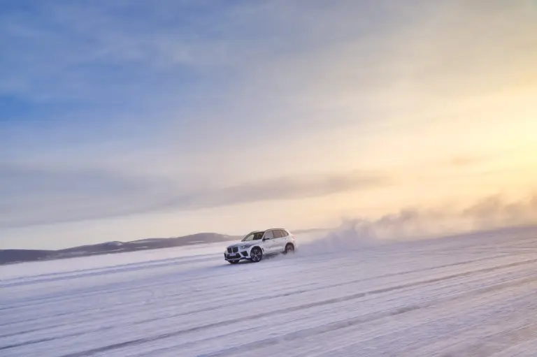 BMW iX5 Hydrogen test invernali - Foto - 61