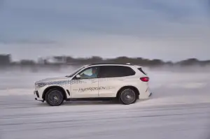 BMW iX5 Hydrogen test invernali - Foto