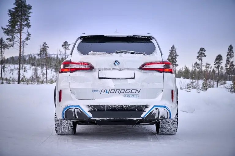 BMW iX5 Hydrogen test invernali - Foto - 64
