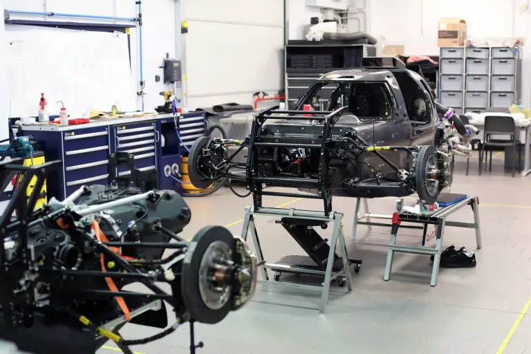 BMW M Hybrid V8  - 8