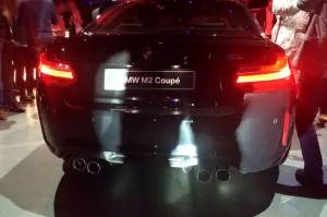 BMW M2 Coupe in livrea Shappire Black