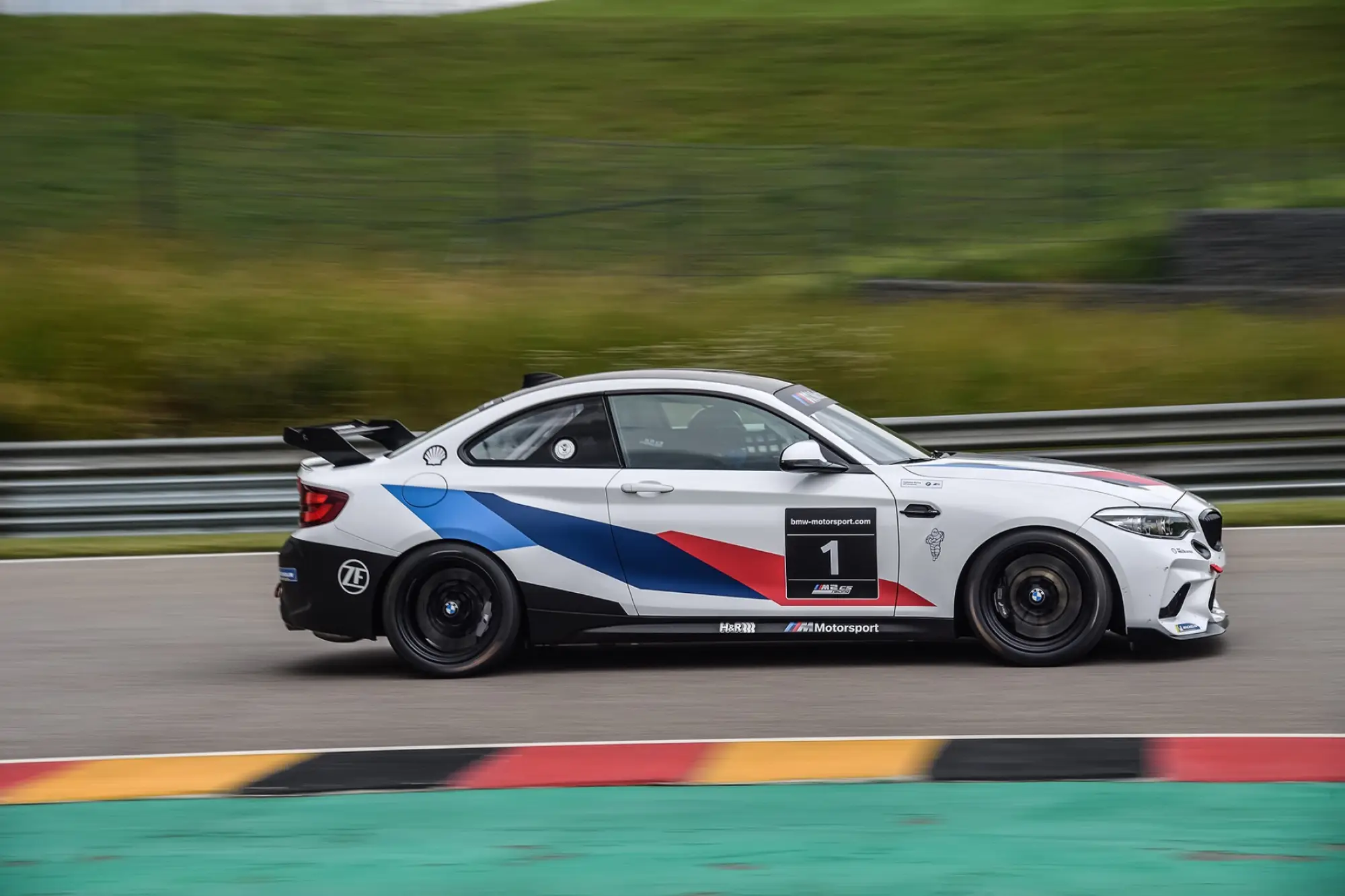 bmw m2 cs racing cup italia 2021 - 24