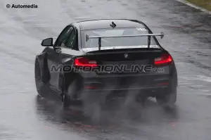 BMW M235i Racing Cup - Foto spia dei potenziali aggiornamenti 20-08-2015