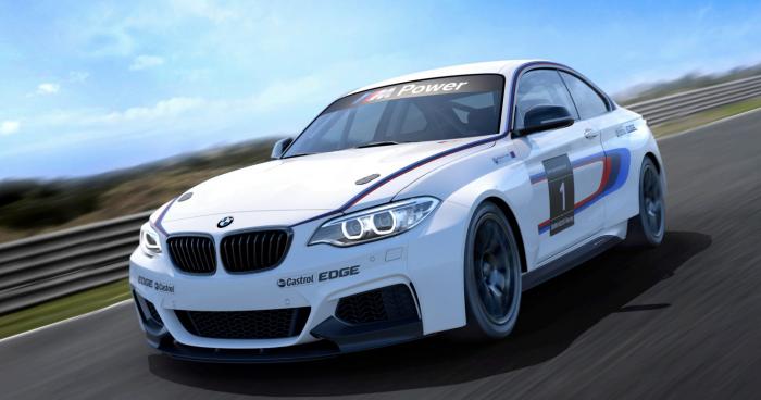 BMW M235i Racing in pista