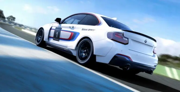 BMW M235i Racing in pista - 2