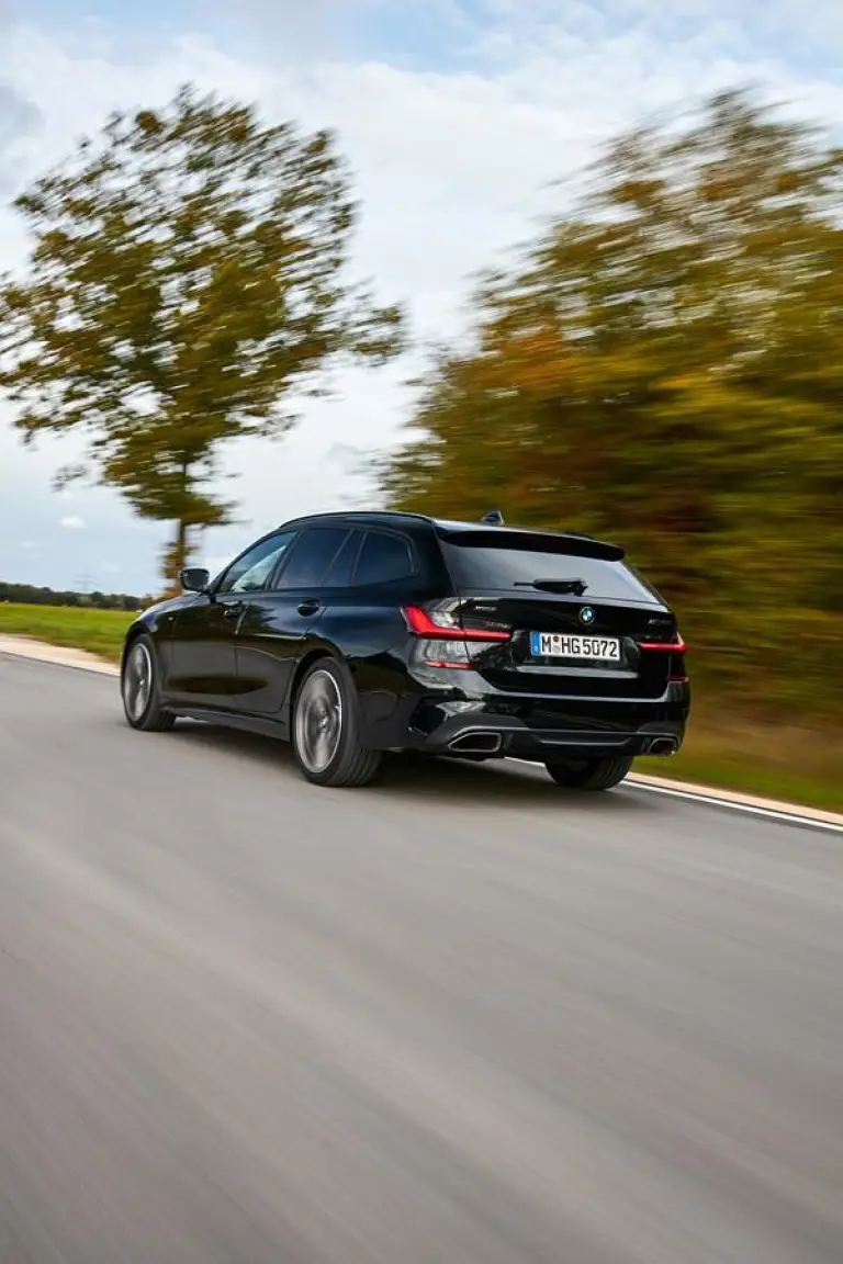 BMW M340i Touring e Sedan - 102