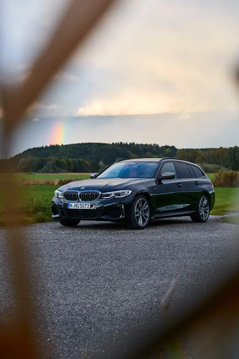 BMW M340i Touring e Sedan - 116