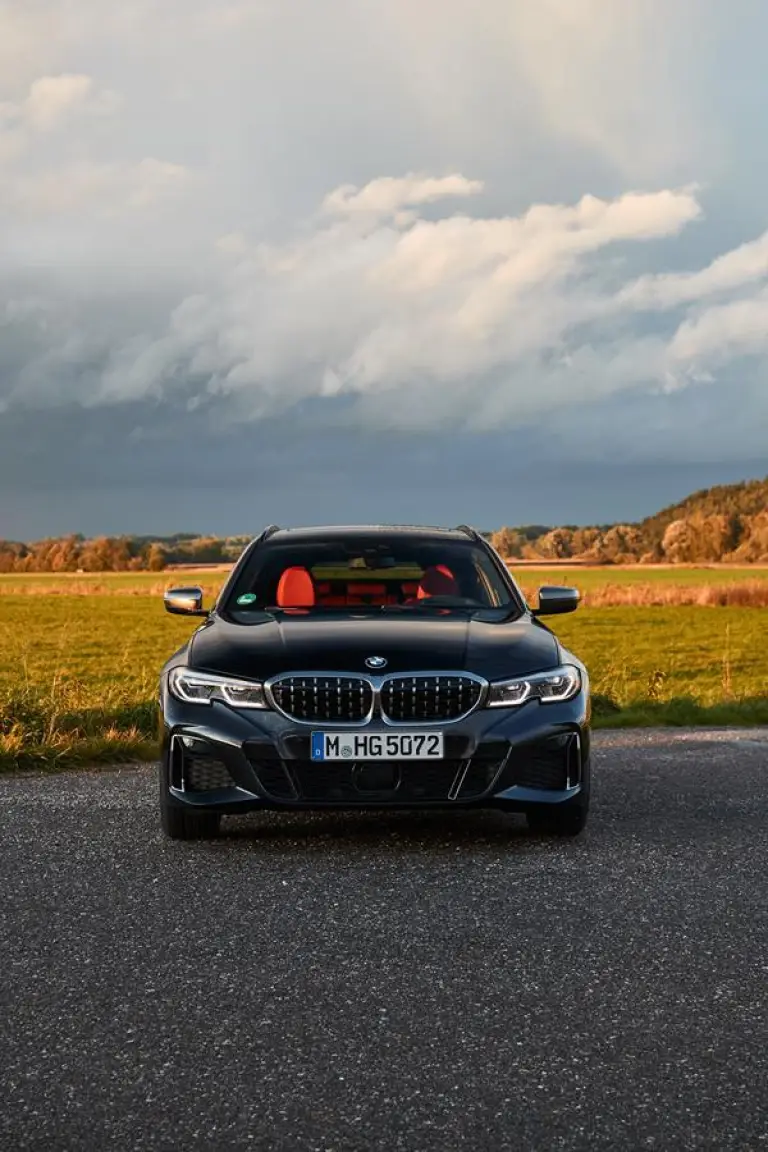 BMW M340i Touring e Sedan - 118