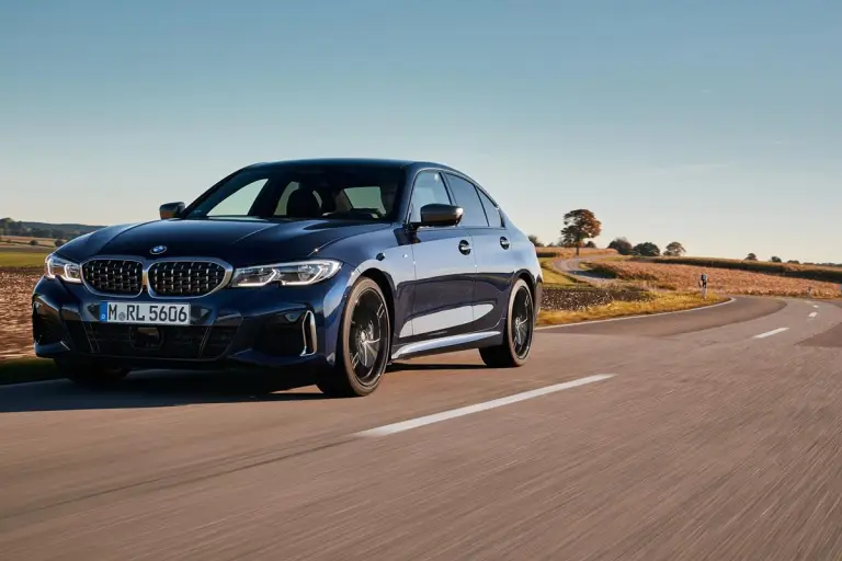 BMW M340i Touring e Sedan - 18