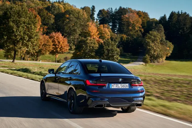 BMW M340i Touring e Sedan - 28