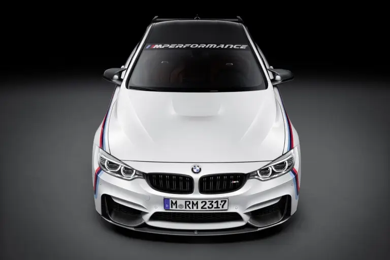 BMW M4 Coupe con parti M Performance - 3