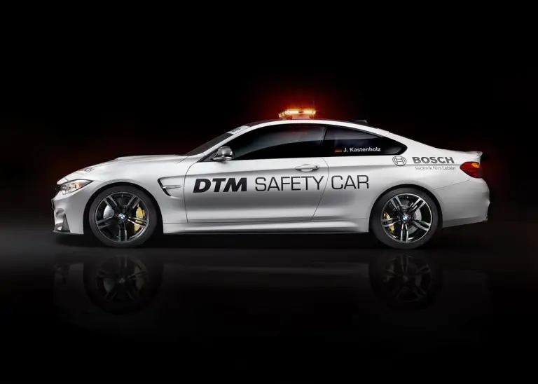 BMW M4 Coupe - Safety Car DTM - 12