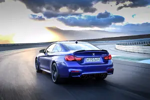 BMW M4 CS 