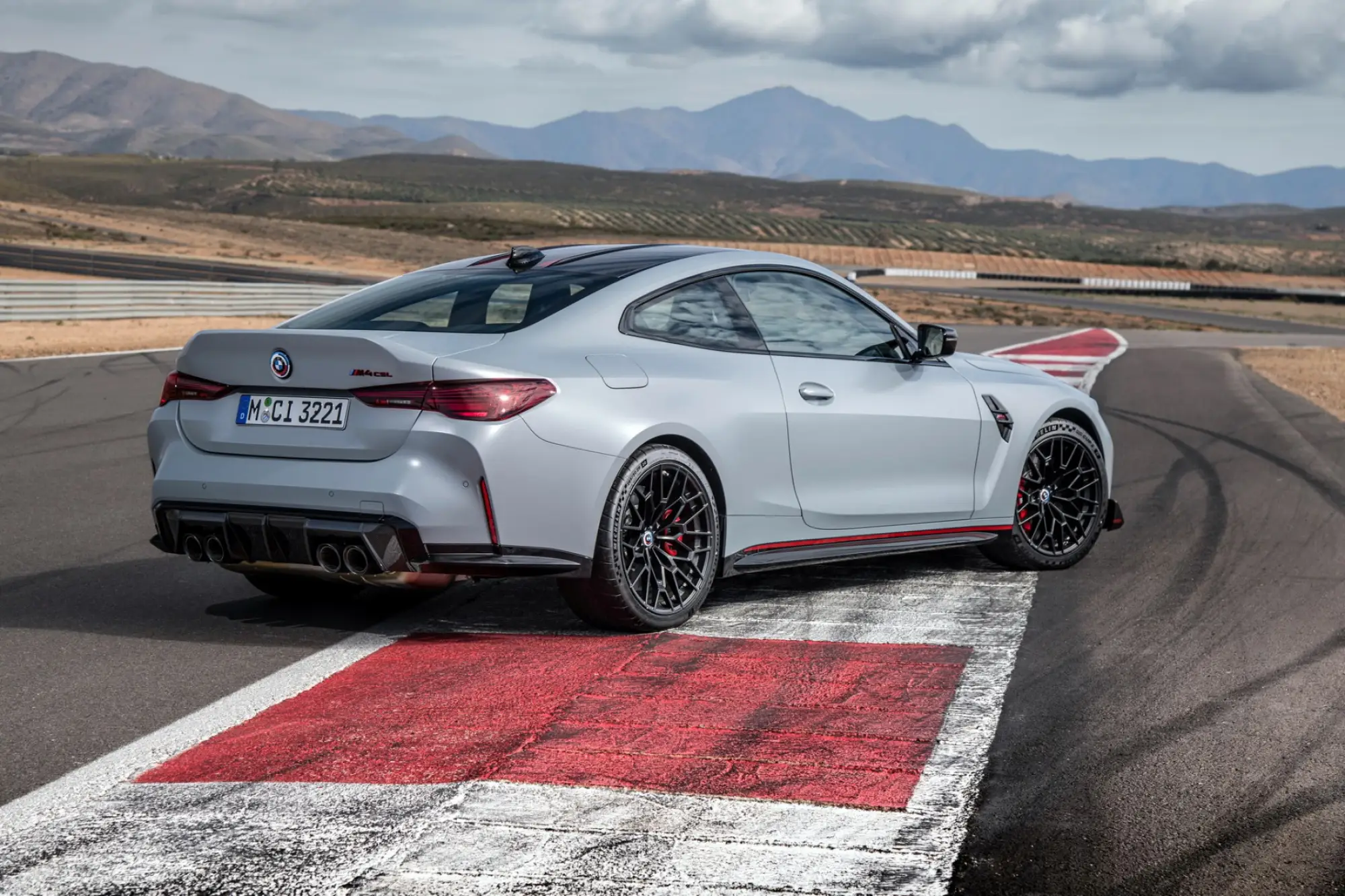 BMW M4 CSL  - 14