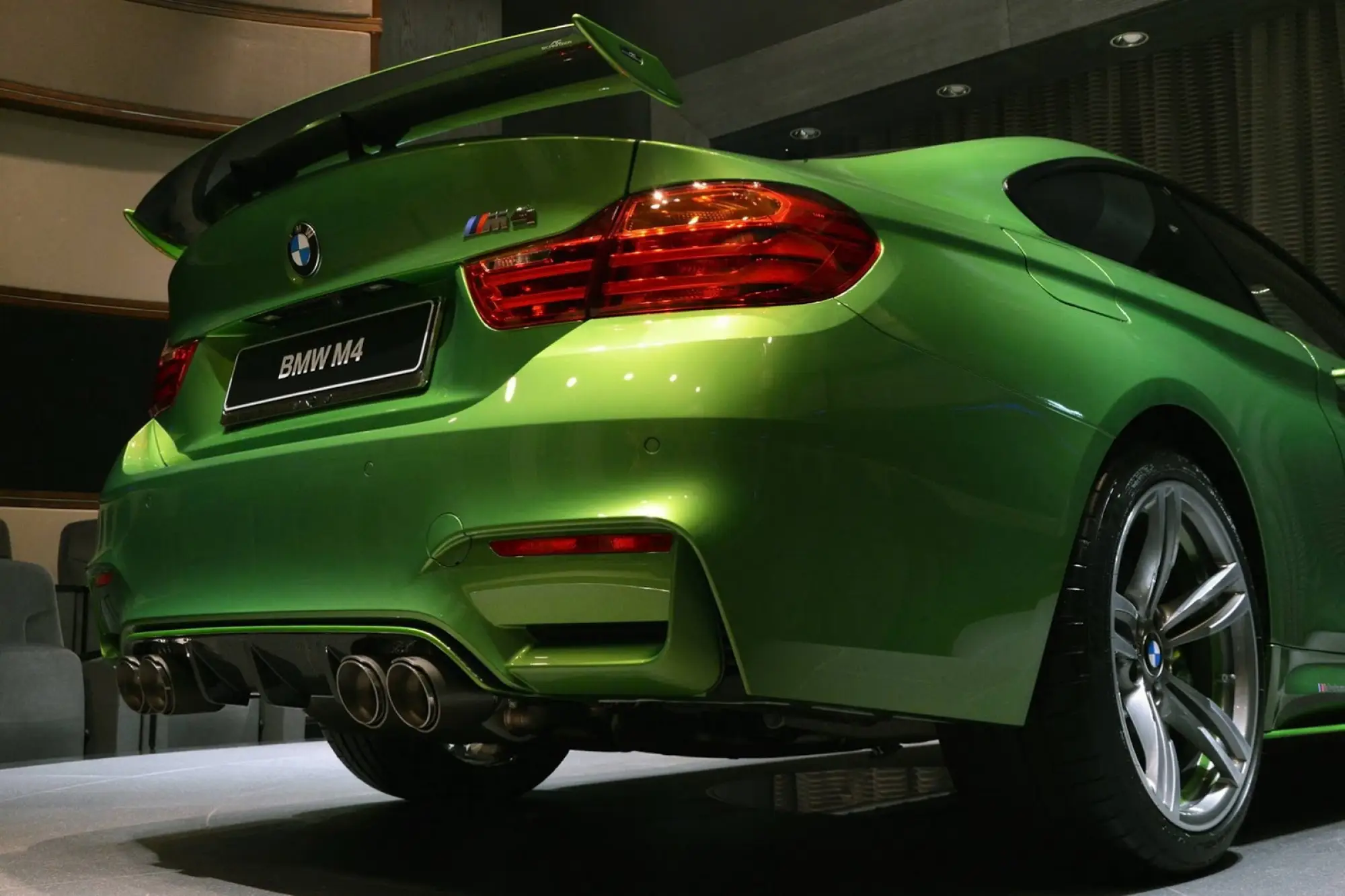 BMW M4 Java Green - 12