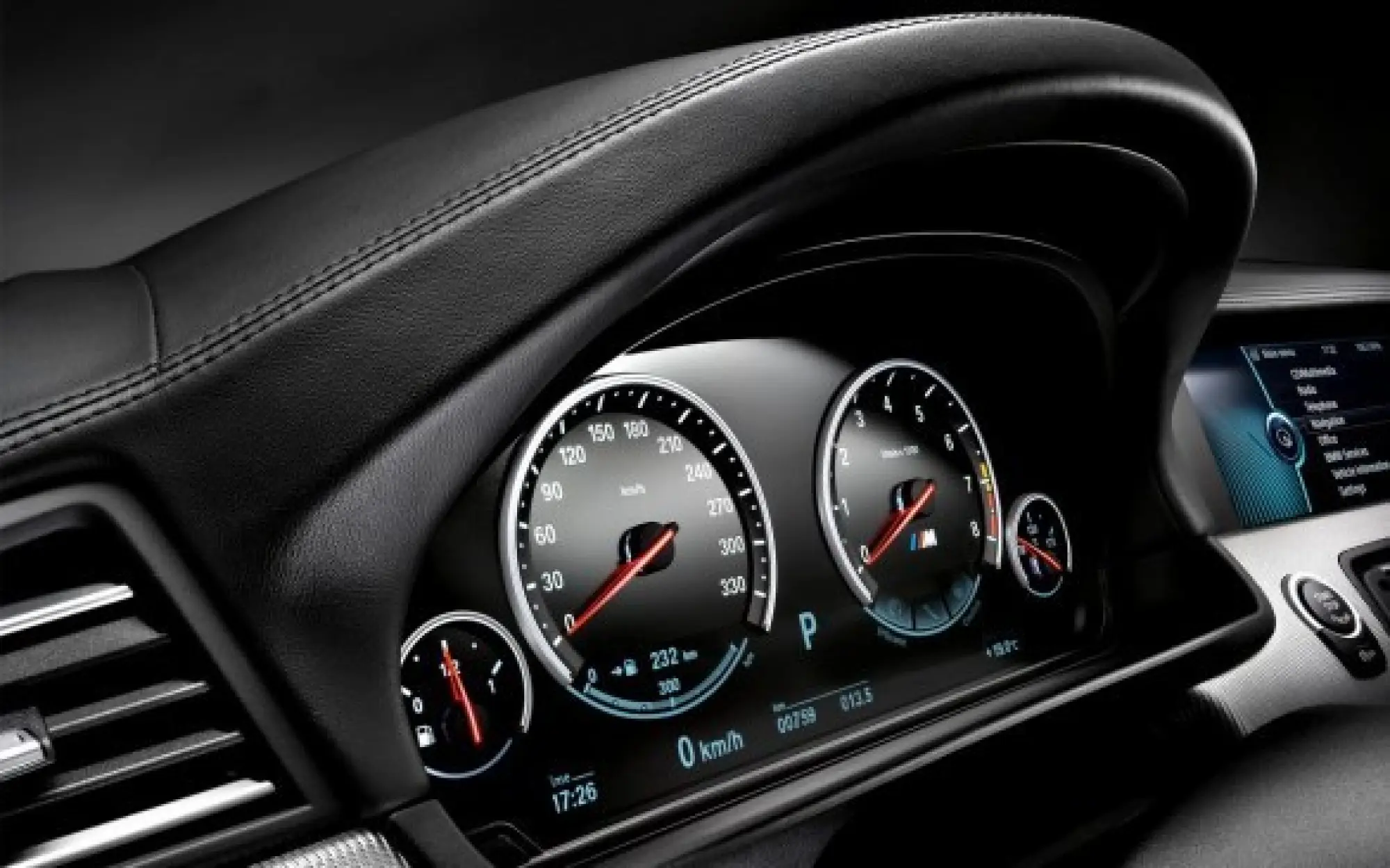 BMW M5 2012 F10 - 6