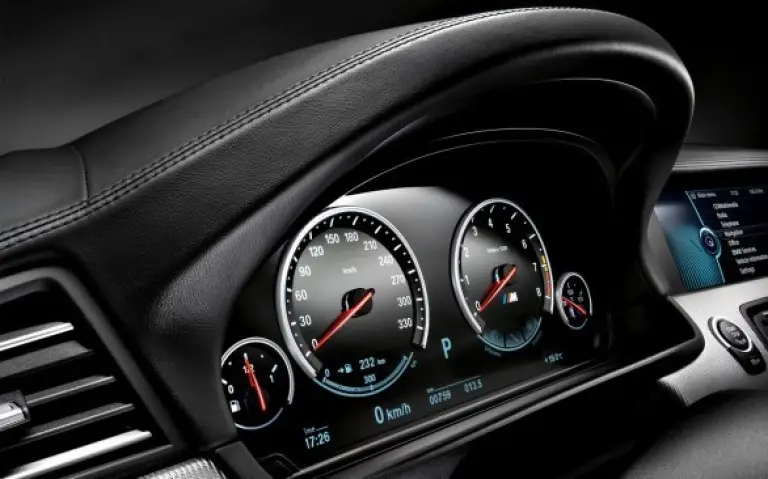 BMW M5 2012 F10 - 6