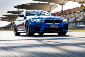 BMW M5 2018 in pista a Shanghai