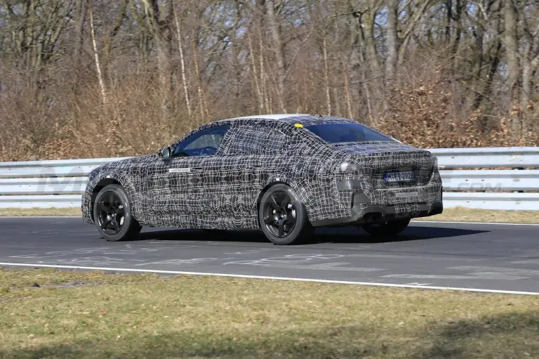 BMW M5 2025 - Foto Spia 22-03-2022 - 13