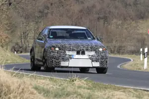 BMW M5 2025 - Foto Spia 22-03-2022 - 9