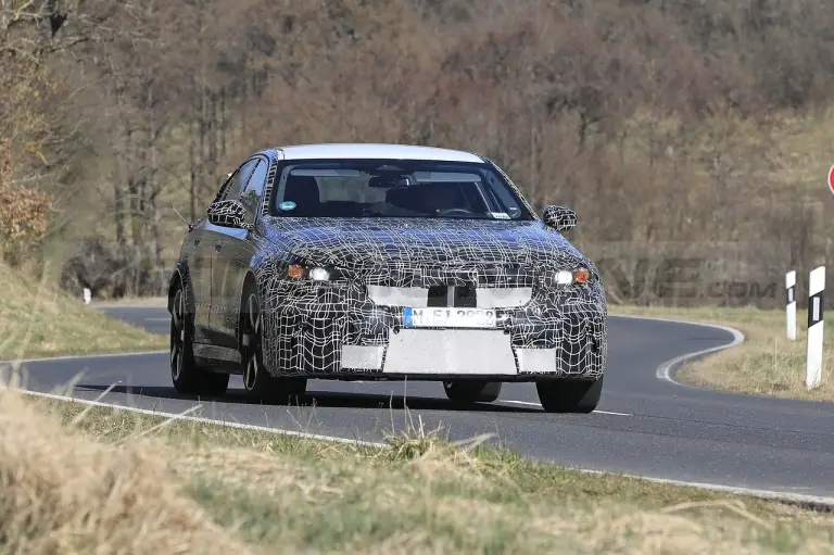 BMW M5 2025 - Foto Spia 22-03-2022 - 9