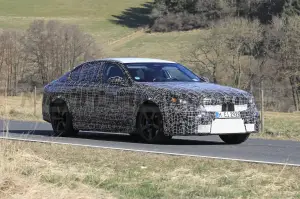 BMW M5 2025 - Foto Spia 22-03-2022 - 10