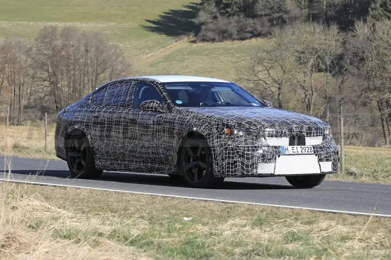 BMW M5 2025 - Foto Spia 22-03-2022 - 10