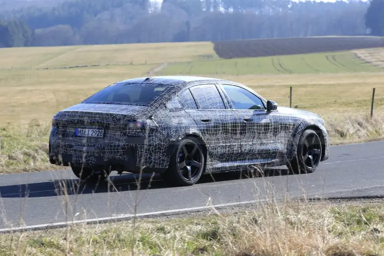 BMW M5 2025 - Foto Spia 22-03-2022 - 11