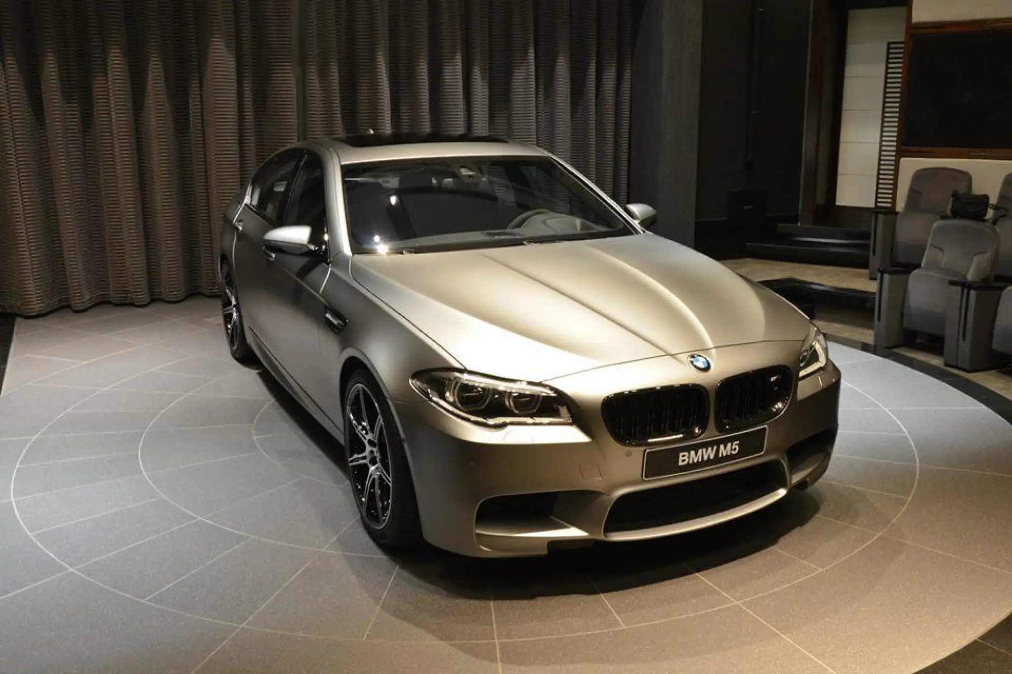 BMW M5 30 Jahre special edition - Live Abu Dhabi (2014) - 1