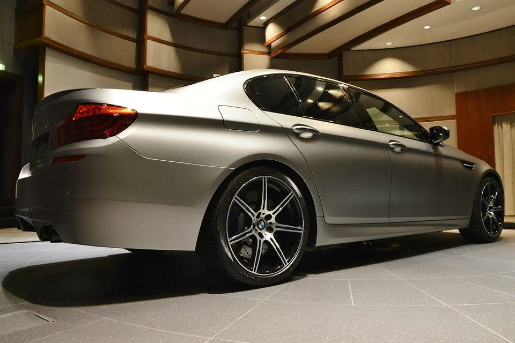 BMW M5 30 Jahre special edition - Live Abu Dhabi (2014) - 7
