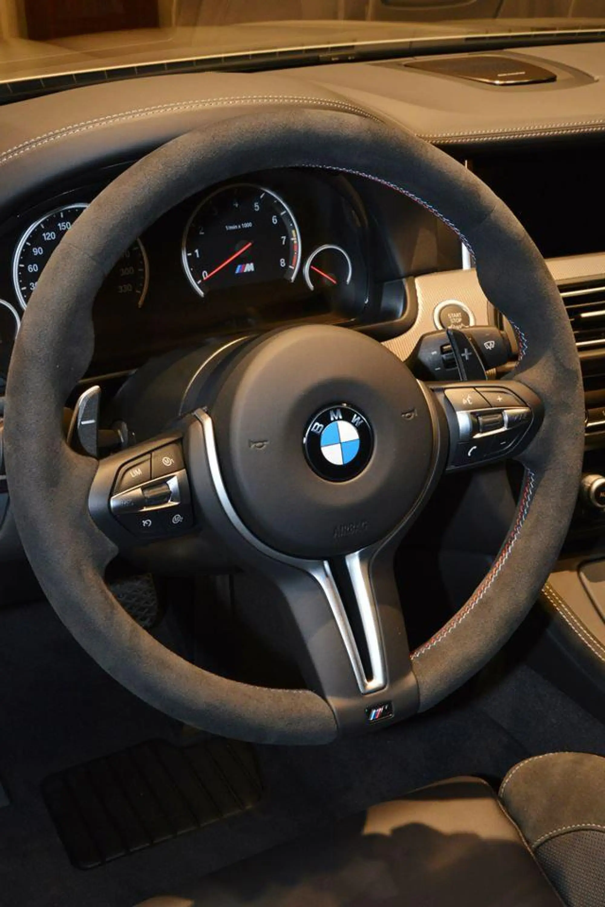 BMW M5 30 Jahre special edition - Live Abu Dhabi (2014) - 15