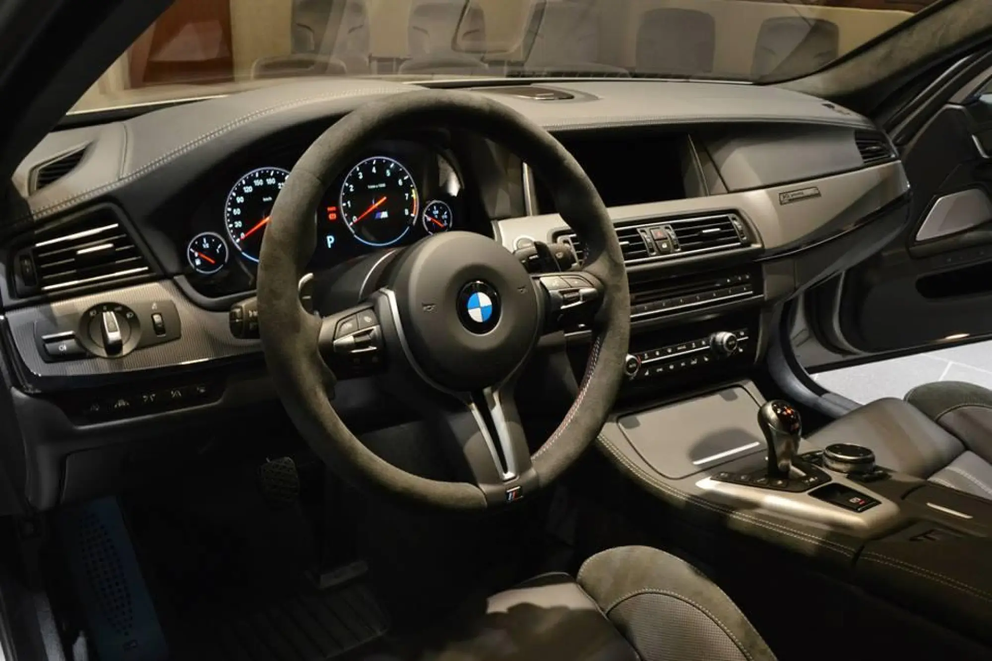 BMW M5 30 Jahre special edition - Live Abu Dhabi (2014) - 20