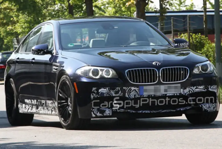 BMW M5 foto spia maggio 2011 - 1