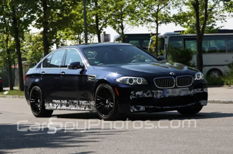 BMW M5 foto spia maggio 2011 - 4