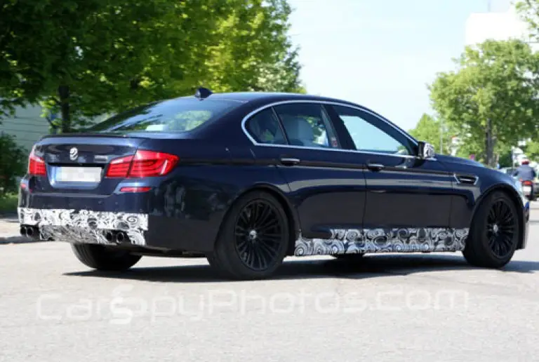 BMW M5 foto spia maggio 2011 - 5