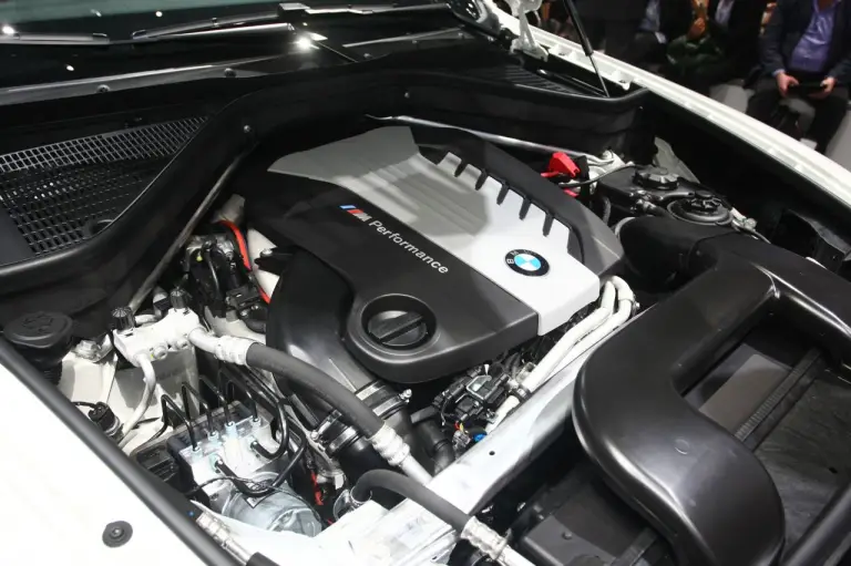 BMW M550d e BMW X6 M50d - Salone di Ginevra 2012 - 14