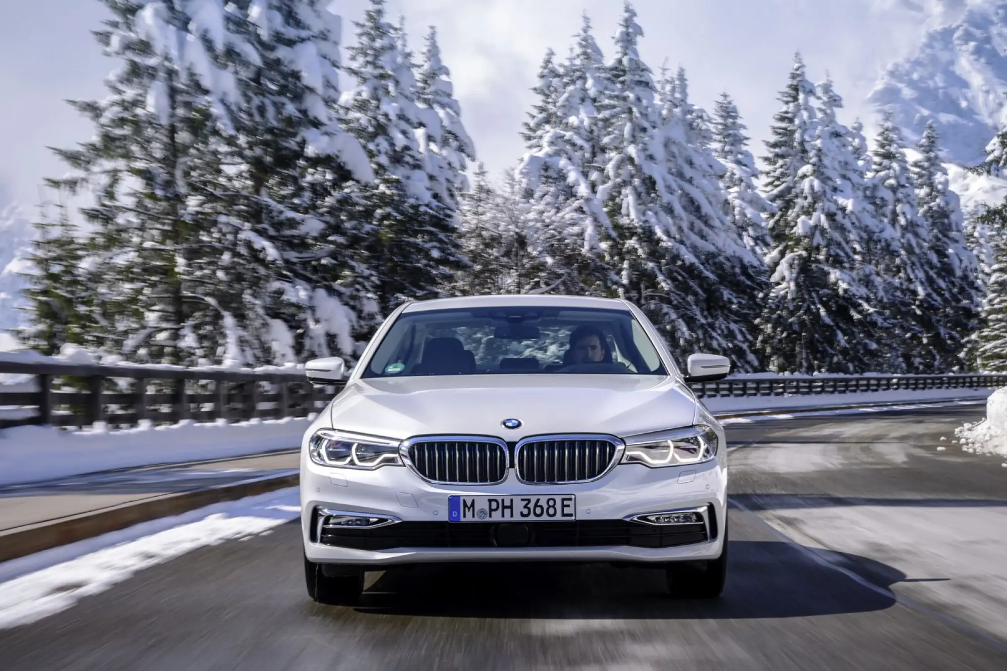 BMW M550i xDrive e 530e iPerformance - 101