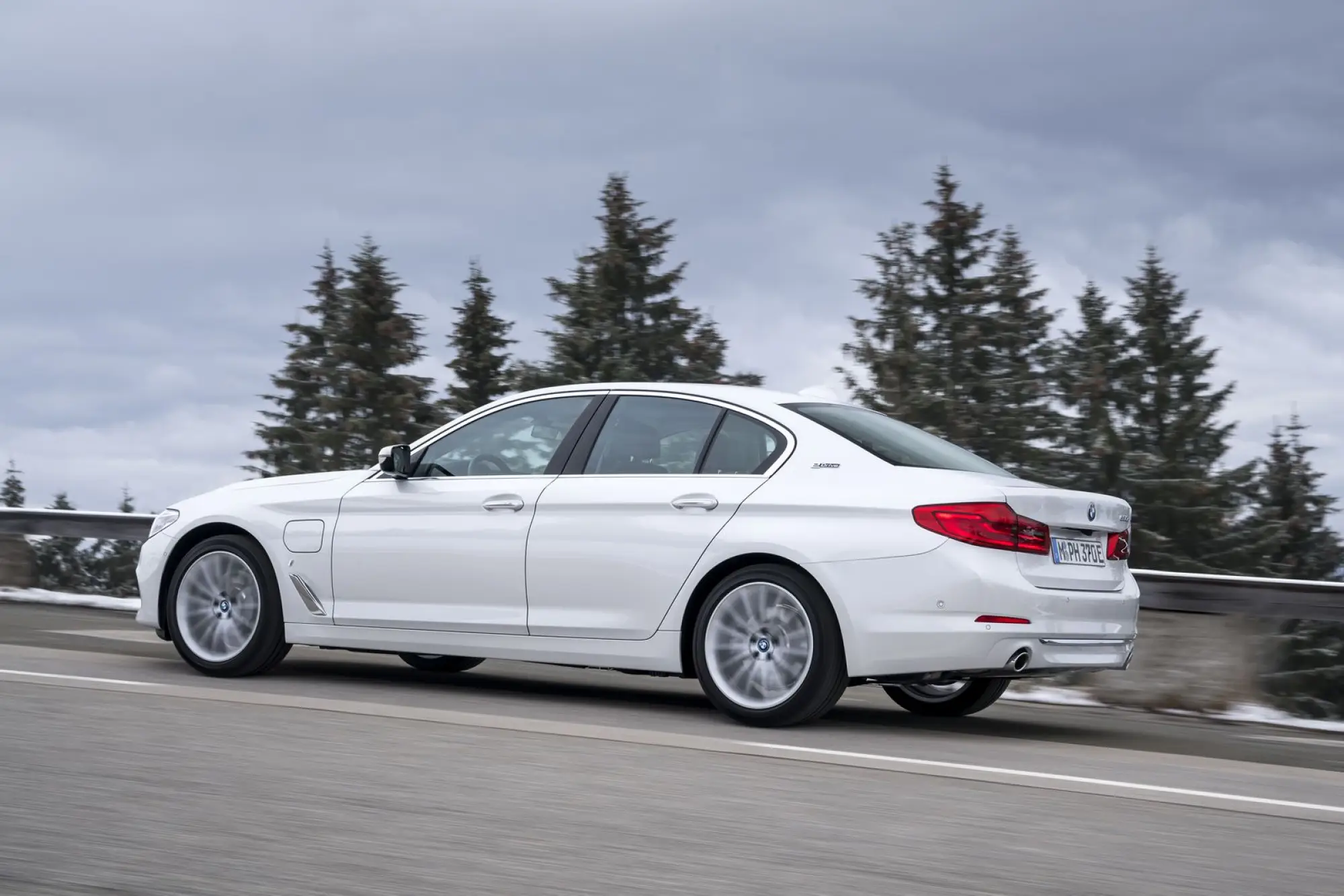 BMW M550i xDrive e 530e iPerformance - 103