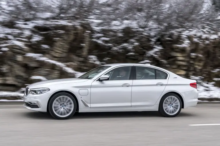 BMW M550i xDrive e 530e iPerformance - 104